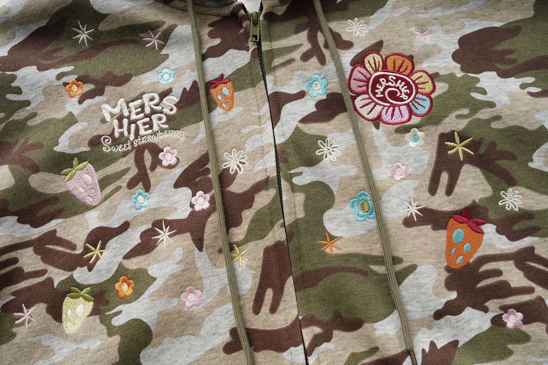 Sweat à capuche zippé camouflage avec broderies florales – Sweat-shirt streetwear oversize