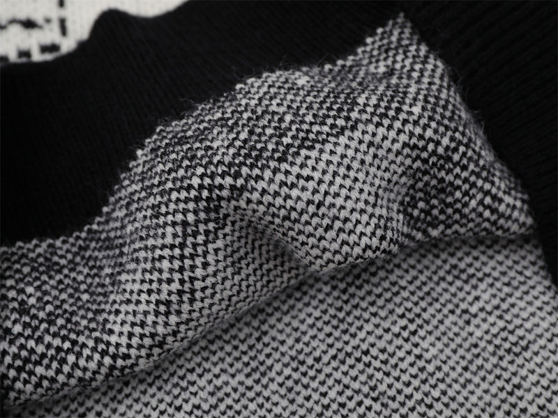 Men's Crew Neck Jacquard Knit Sweater – Pixelated Portrait Graphic, Contrast