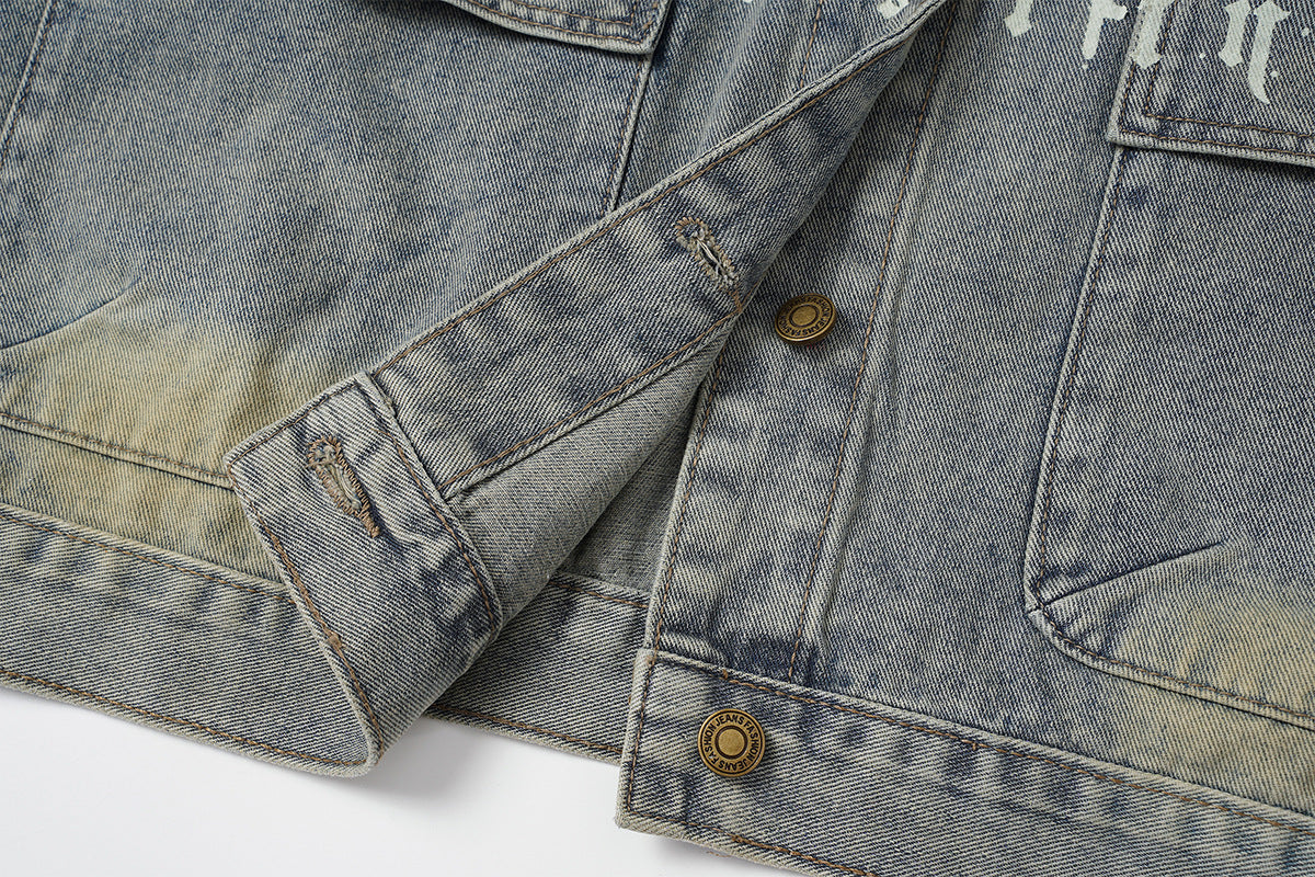 Veste en denim délavé et usé à lettrage Old English – Coupe workwear droite