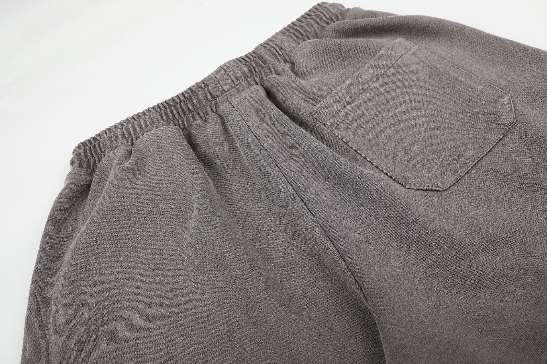 Pantalones de chándal de pierna ancha con cruz estampada y acabado lavado ácido