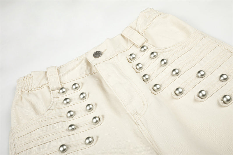 Pantalon homme coupe large orné de perles et de clous métalliques