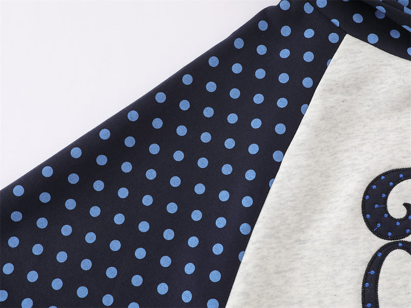 Sweat à capuche raglan colorblock à pois avec écusson brodé à lettrage