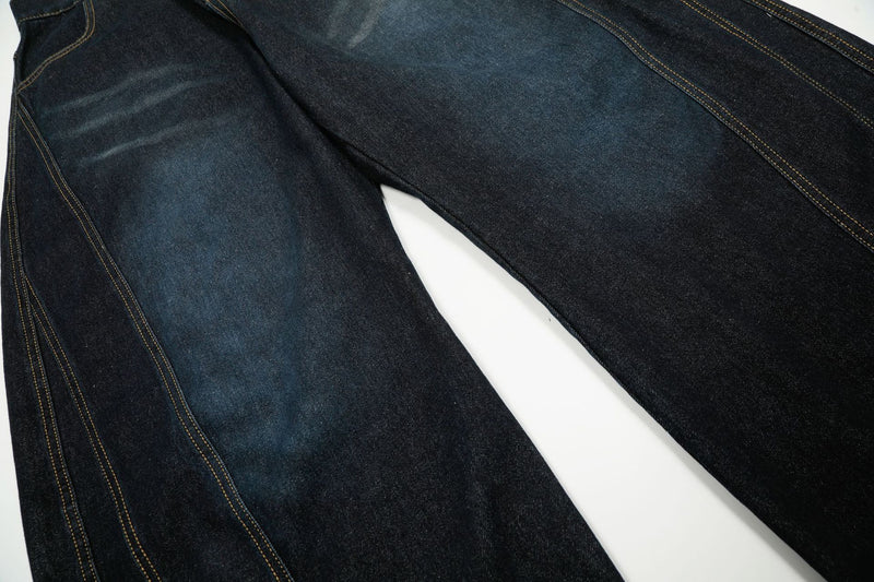 Jeans barrel à jambes larges – Délavage foncé, style américain vintage et détail porte-clés