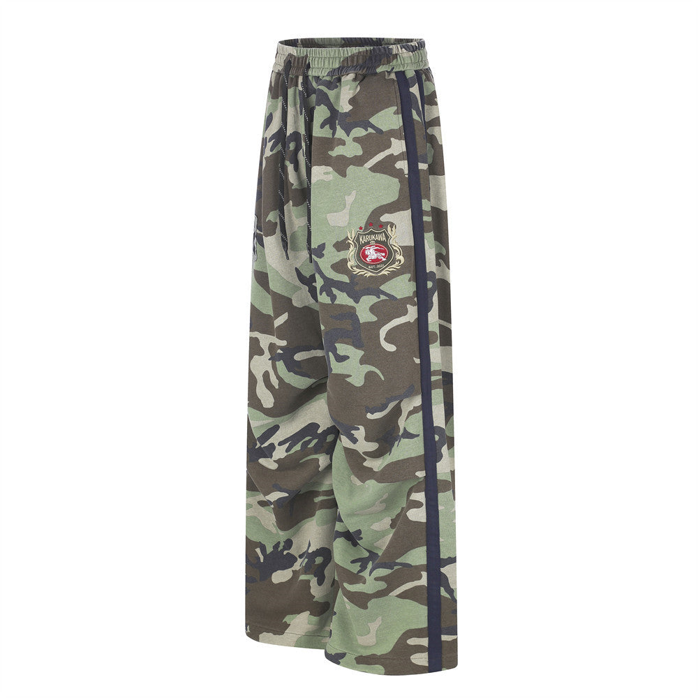 Pantalon de survêtement camouflage homme à jambes larges avec bandes latérales et écusson emblème