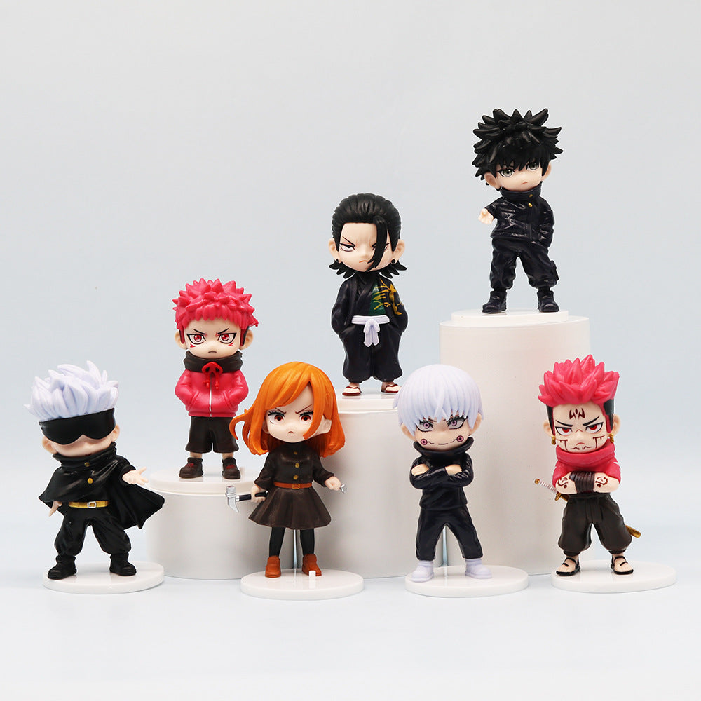 The Jujutsu Kaisen Q Edition Spell Return 7-Piece PVC Set features seven 11 cm chibi-style figures on white cylindrical platforms, sporting dark outfits, diverse hair colors, and accessories. This collectible set pops against a light gray background.