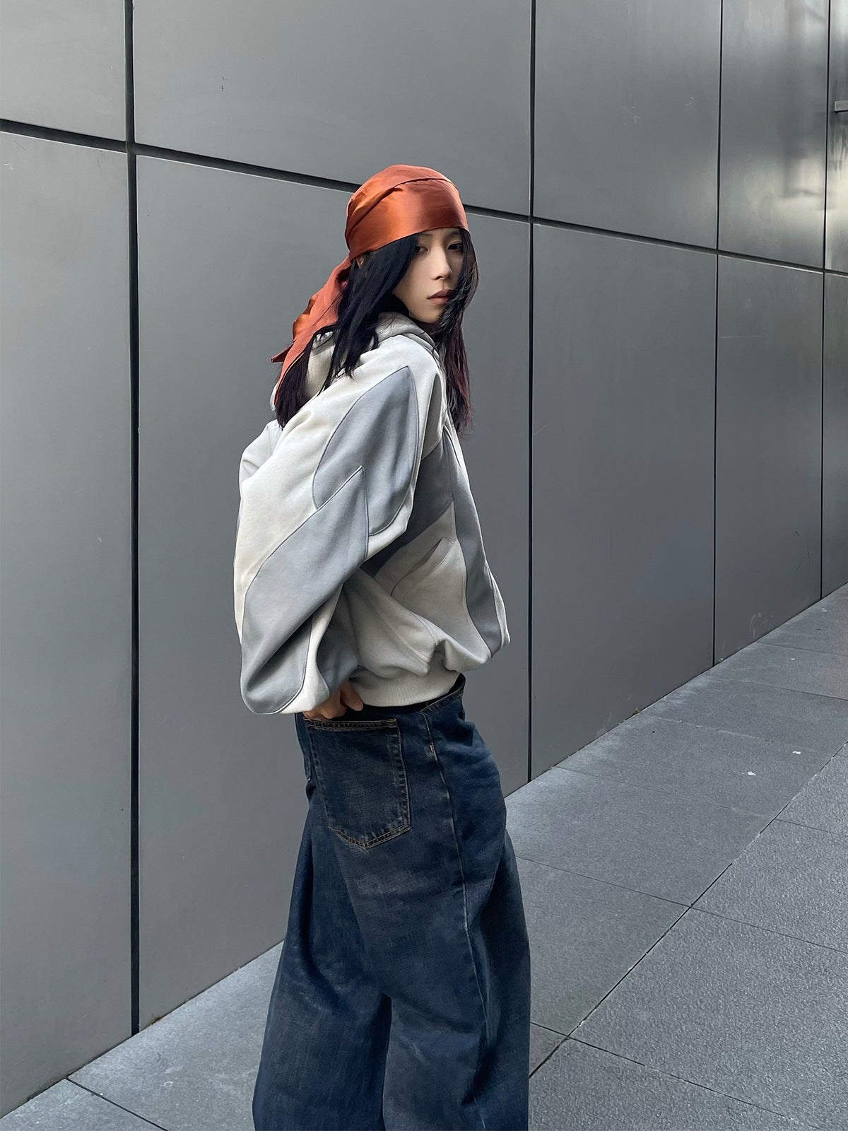 Oversize-Patchwork-Hoodie – grauer, zweifarbiger Streetwear-Pullover