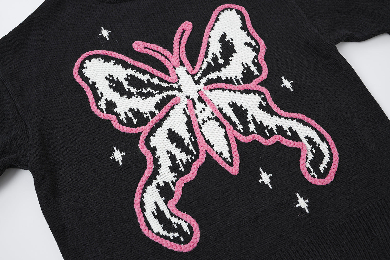 Pull en maille jacquard papillon – Col rond oversize avec broderie rose façon corde