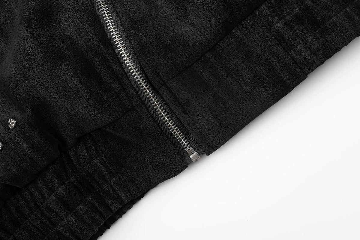 Schwarze Bomberjacke mit Wildlederoptik, Kunstpelzkragen und Wattierung im Biker-Stil
