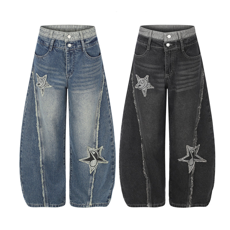 Baggy-Jeans mit weitem Bein, Stern-Patches und offenen Fransennähten