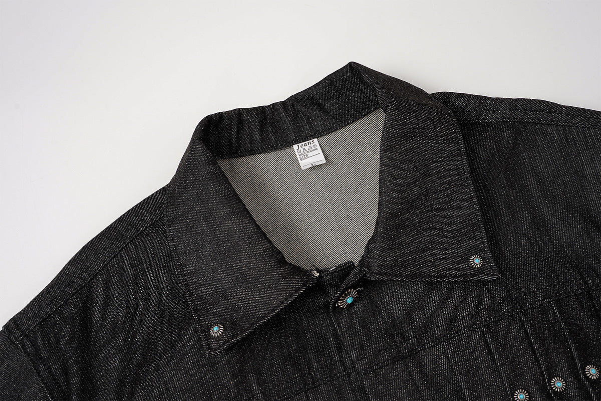 Veste en denim noir à devant plissé, fermetures à agrafes métalliques et clous turquoise