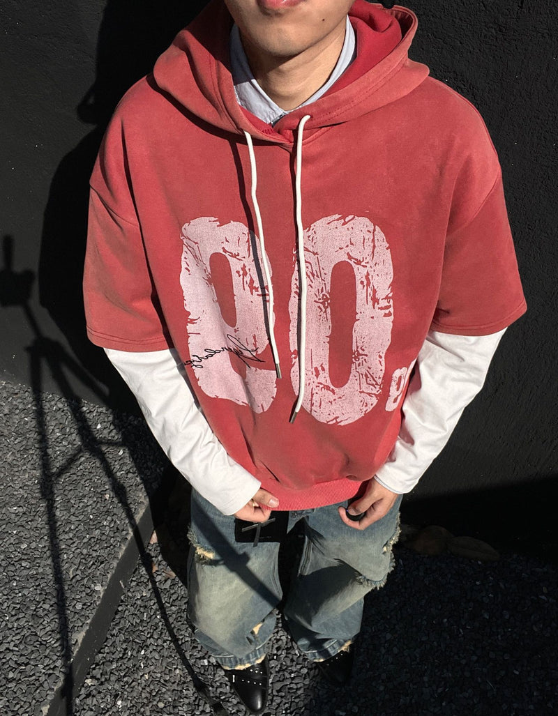 Sudadera de hombre con efecto de dos piezas – Gráfico desgastado «09» y estilo urbano lavado