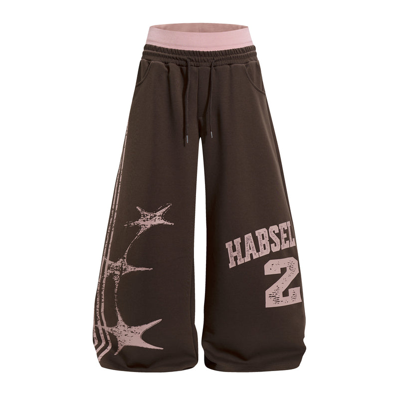 Pantalón de chándal marrón de pernera ancha con estampado varsity desgastado HABSEL 2 y cintura de canalé rosa en contraste