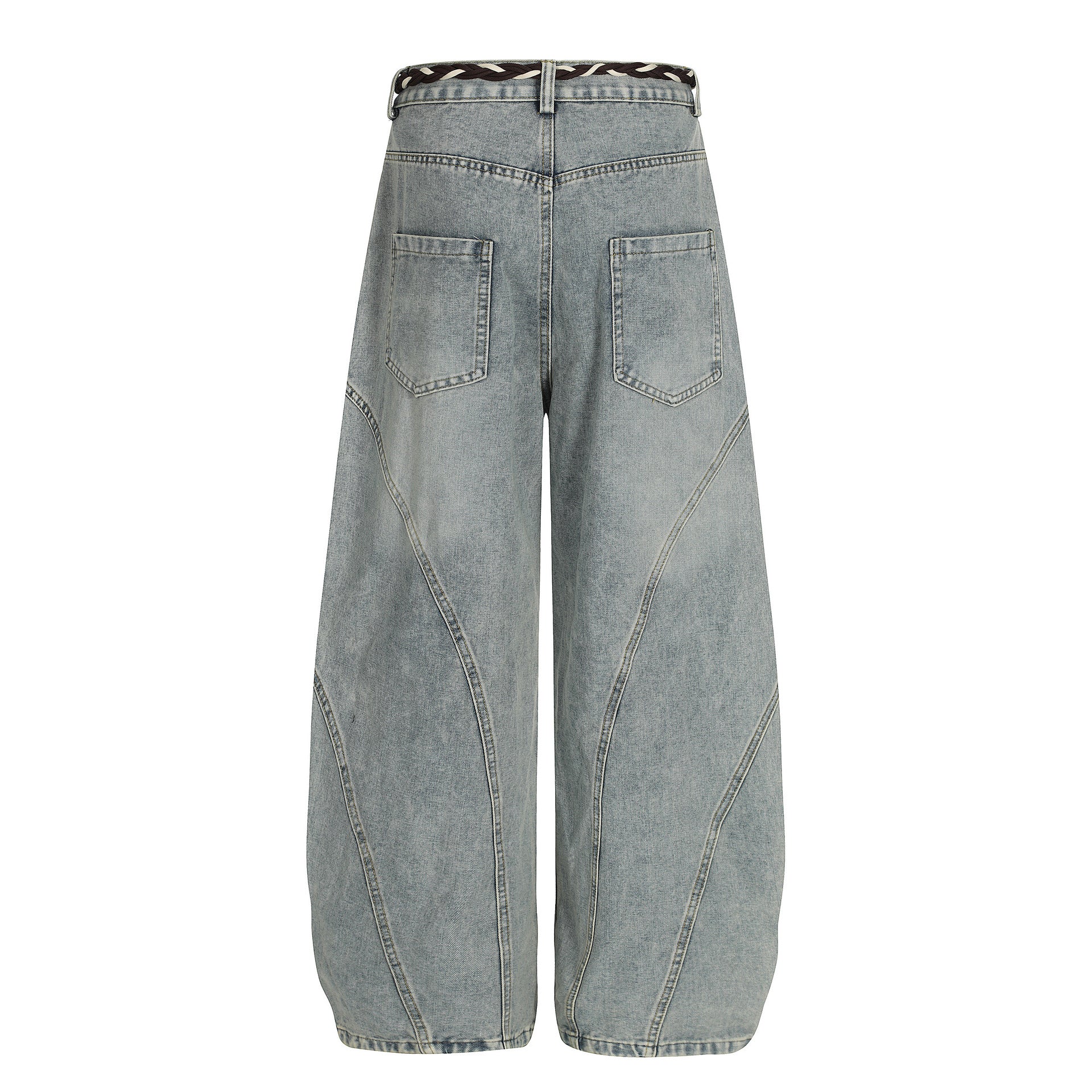 Vaqueros barrel de pierna ancha – Denim lavado con patchwork deconstruido y cinturón trenzado