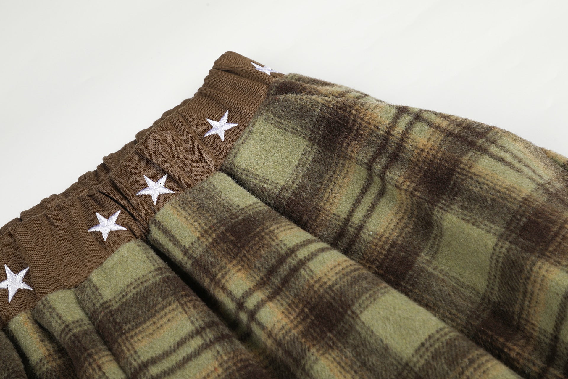 Plaid Wide-Leg Pants with Star Waistband – Oversized Retro Streetwear Trousers