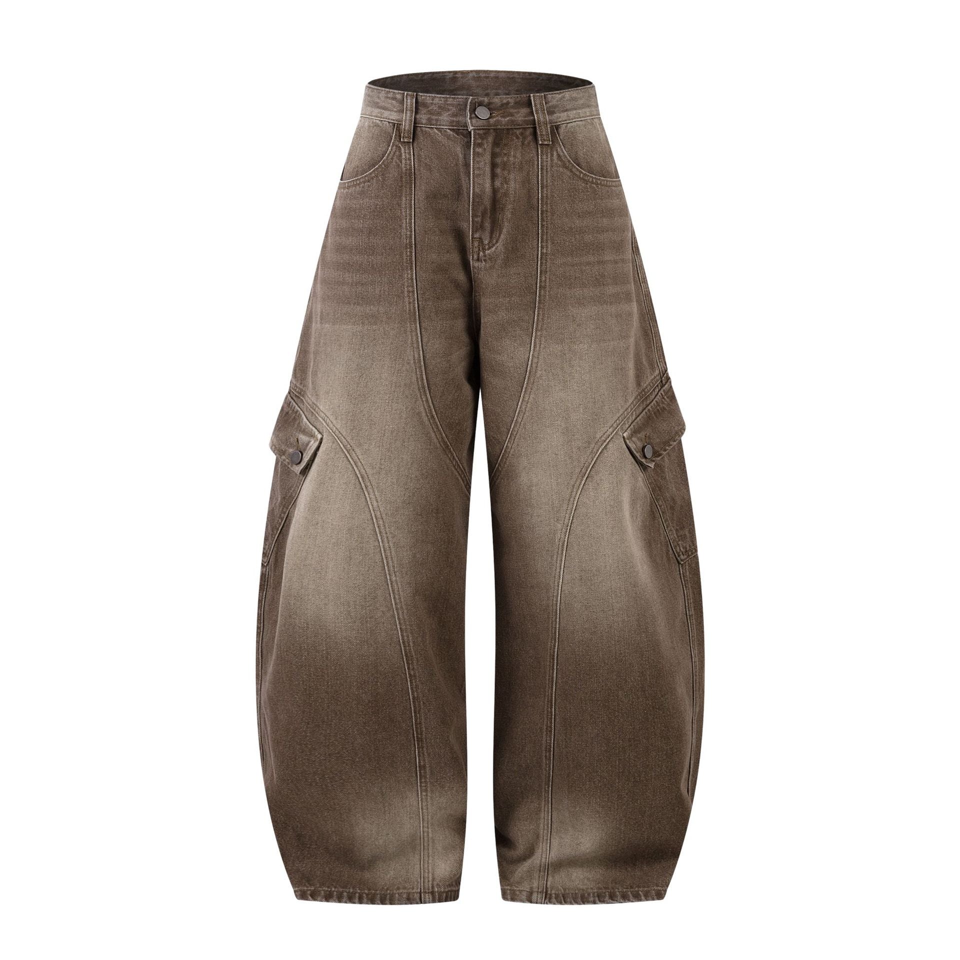 Jean cargo marron effet délavé à l’acide, coupe baggy taille haute, jambes larges en forme de tonneau et coutures incurvées, vue de face et de dos