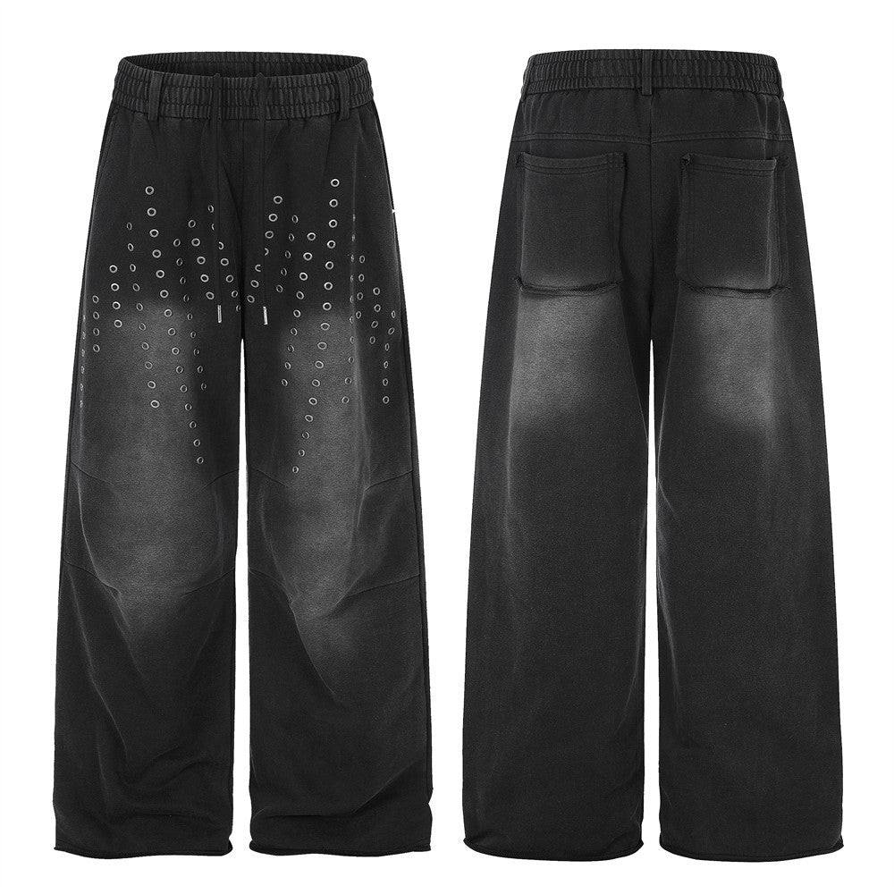 Pantalon de survêtement homme noir délavé à jambes larges, motif d'œillets métalliques et bas à cru, vue de face et de dos
