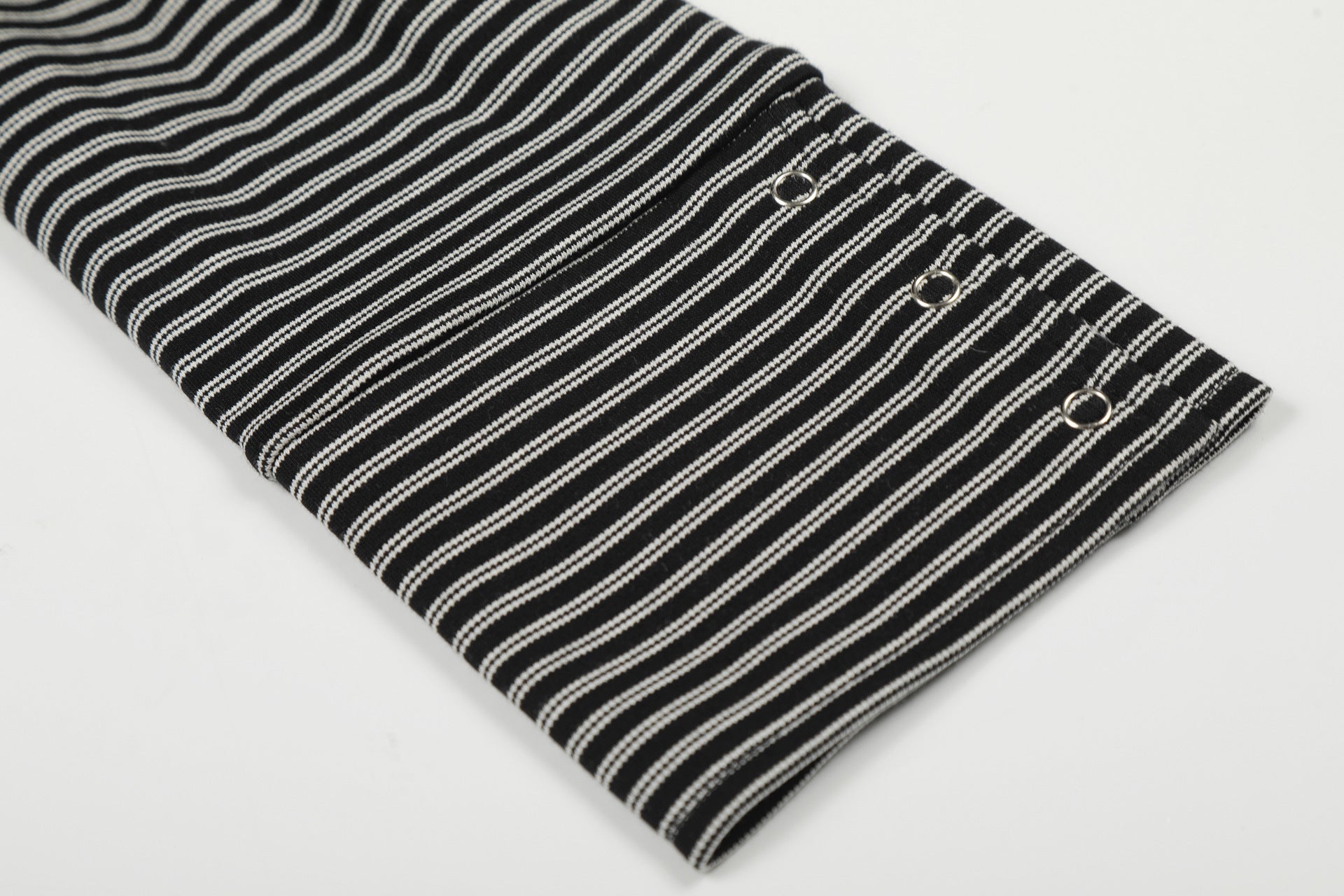 Sweat zippé à capuche rayé avec croix gothique et motif toile d'araignée