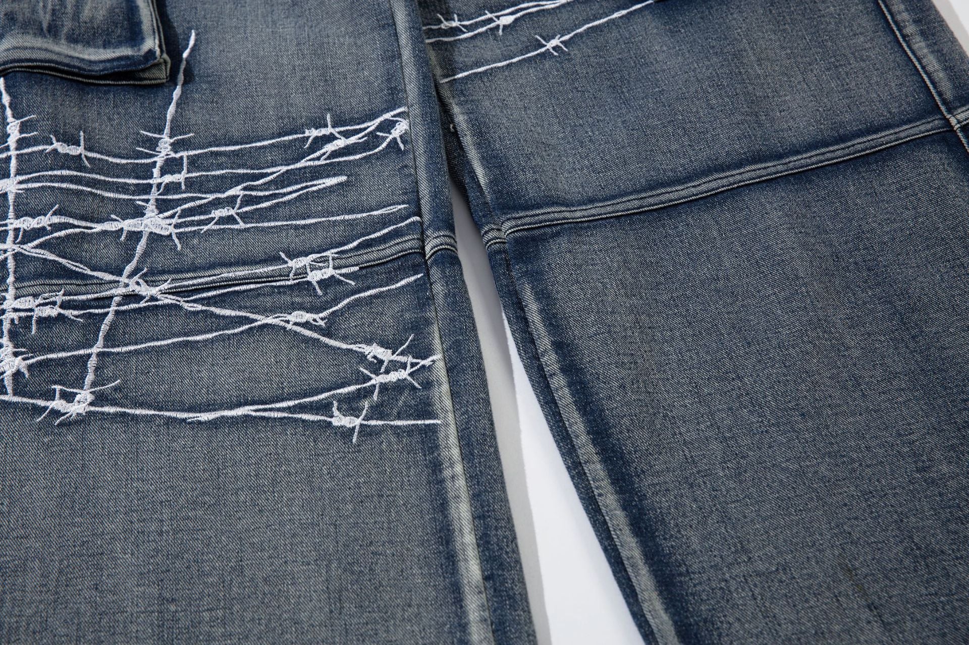 Wide-Leg Cargo Jeans with Barbed Wire Embroidery – Baggy Streetwear Denim