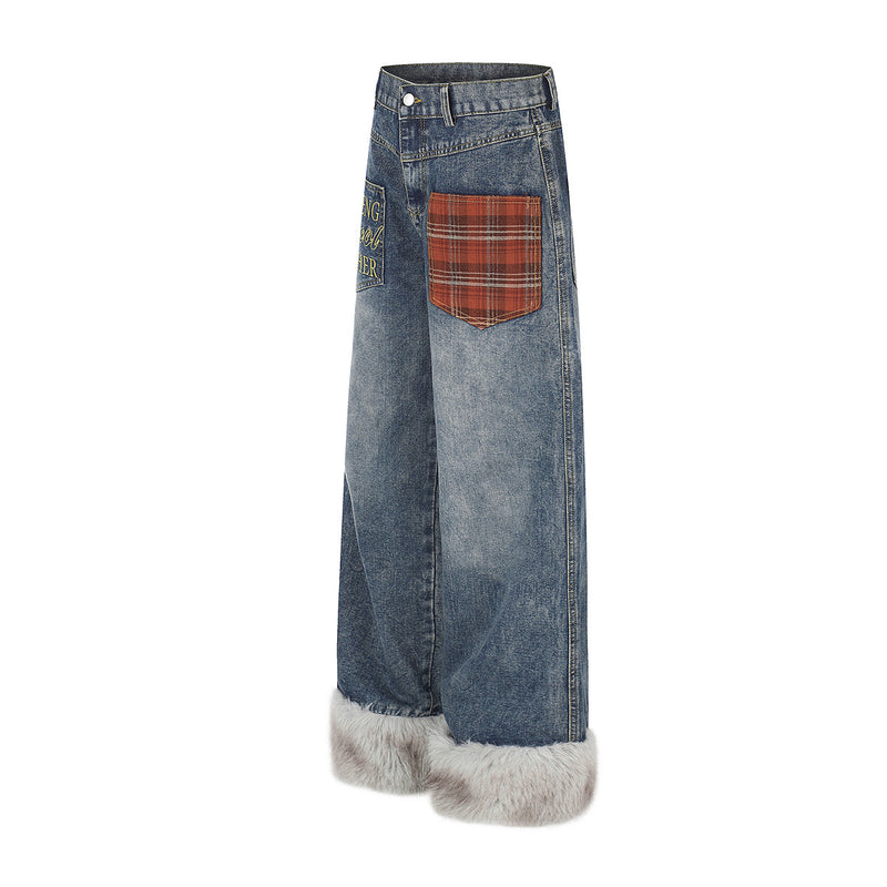 Jean baggy à jambes larges avec ourlet en fausse fourrure, poche à carreaux et broderie