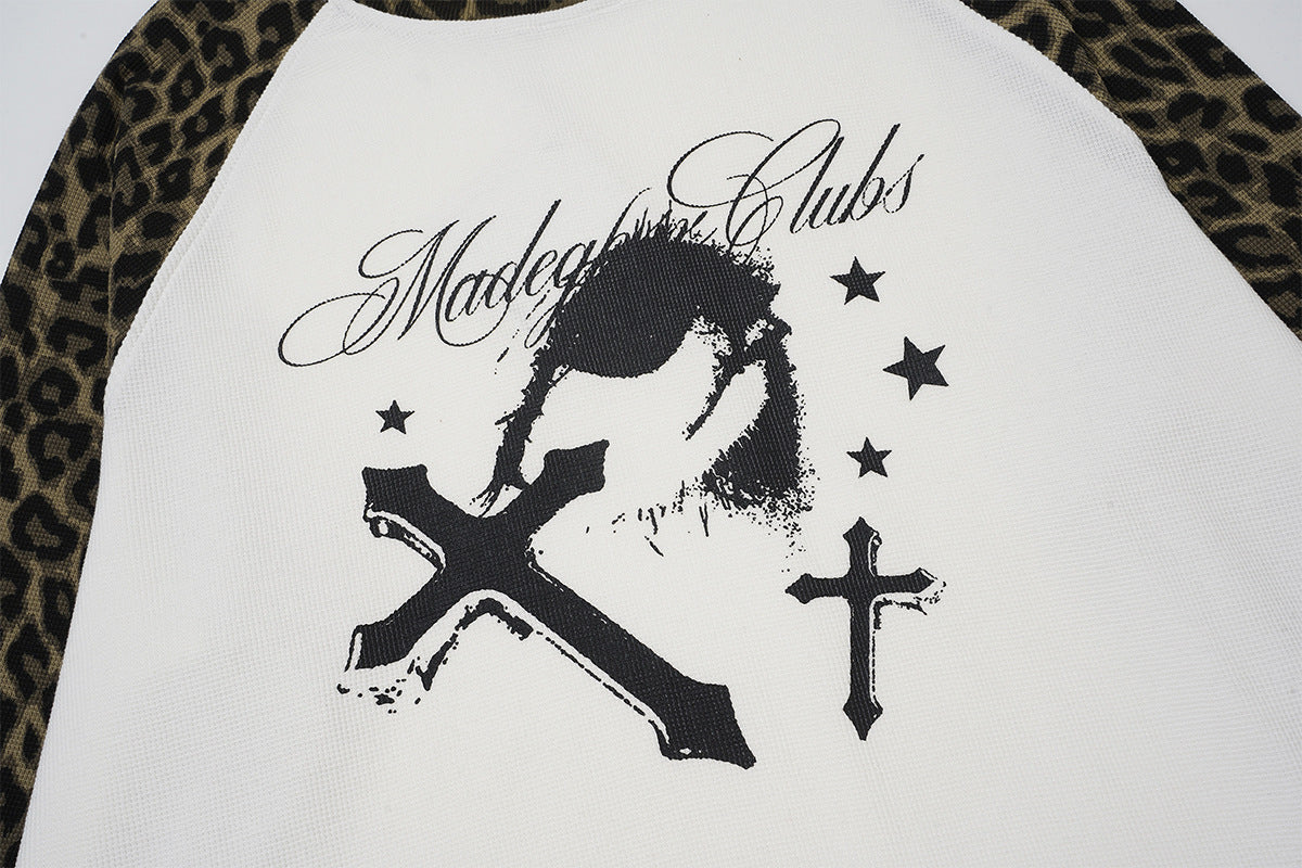 Langarm-Raglan-Shirt mit Leopardenärmeln und Gothic-Kreuz-Print