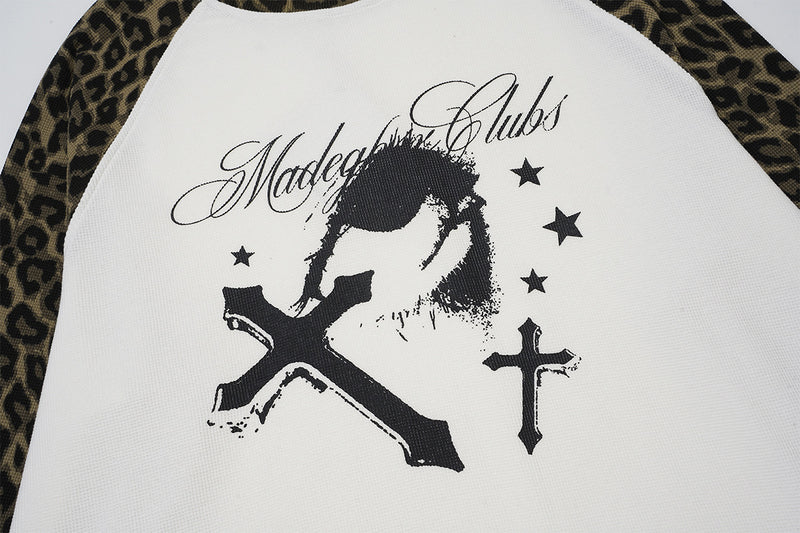 Langarm-Raglan-Shirt mit Leopardenärmeln und Gothic-Kreuz-Print