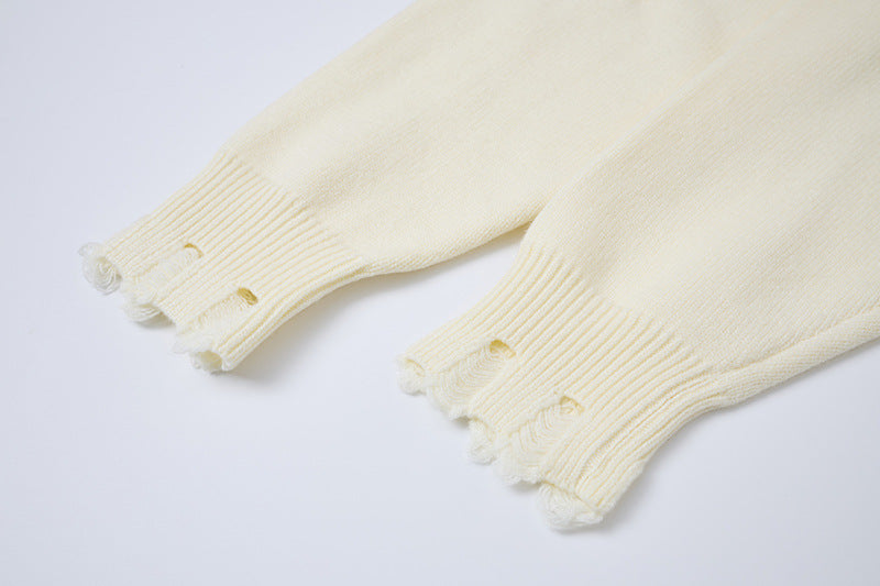Pull en maille jacquard avec croix gothique et finitions usées – Esthétique sombre oversize