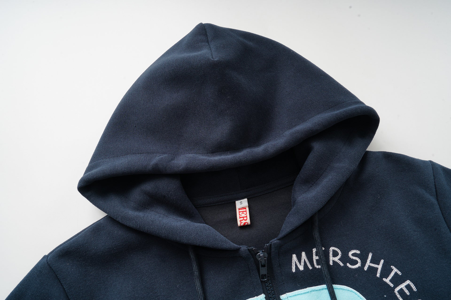 Mershier スパイラルグラフィック ジップアップ クロップドフーディー