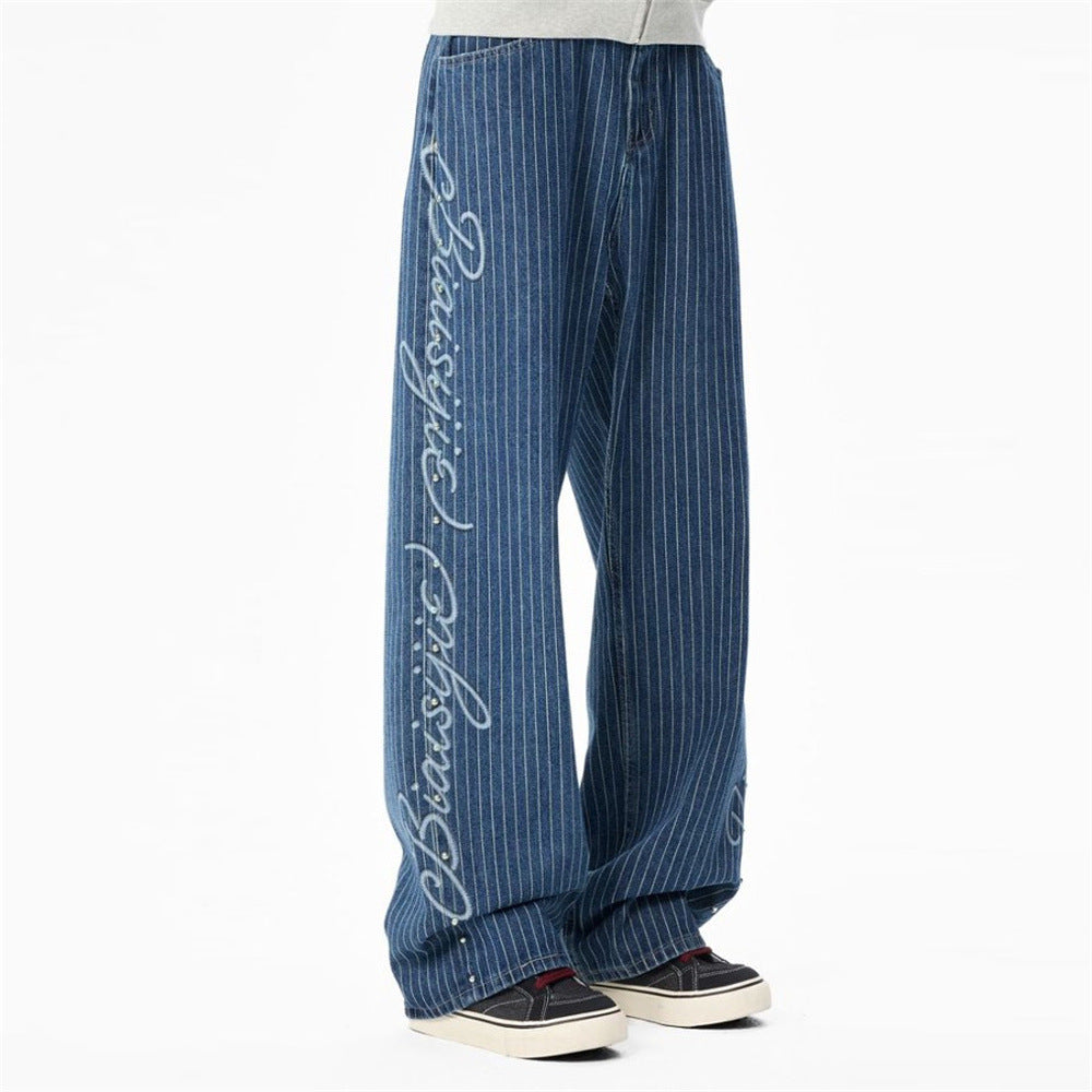 Jean droit à jambes larges à fines rayures pour homme avec broderie script