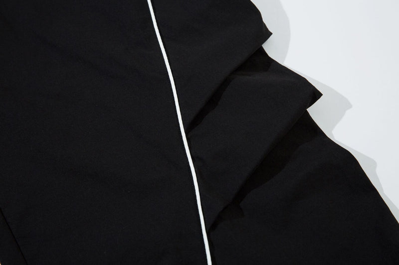 Herren-Trackpants mit kontrastierender Paspel und Colorblock-Seiteneinsätzen