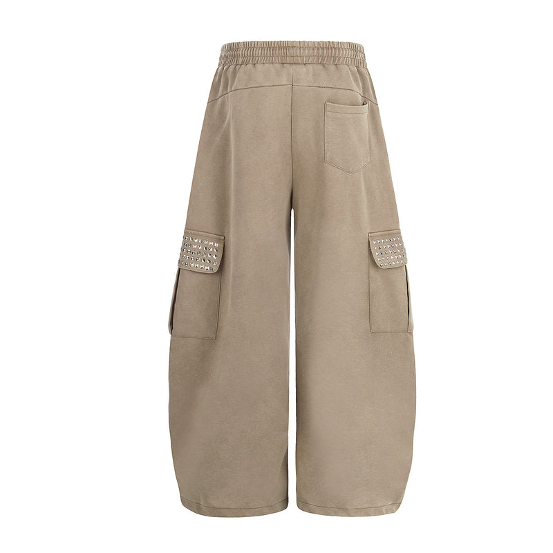 Pantalón Cargo Caqui de Chándal Baggy de Pierna Ancha con Bolsillos de Remaches y Texto Bordado