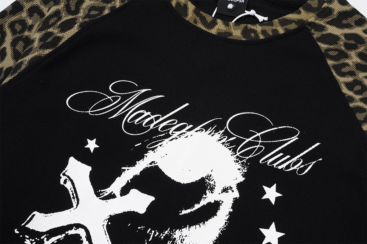 Langarm-Raglan-Shirt mit Leopardenärmeln und Gothic-Kreuz-Print