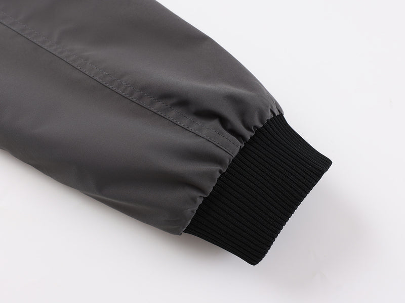 Veste bomber matelassée pour homme avec col à pointes et coutures arrondies