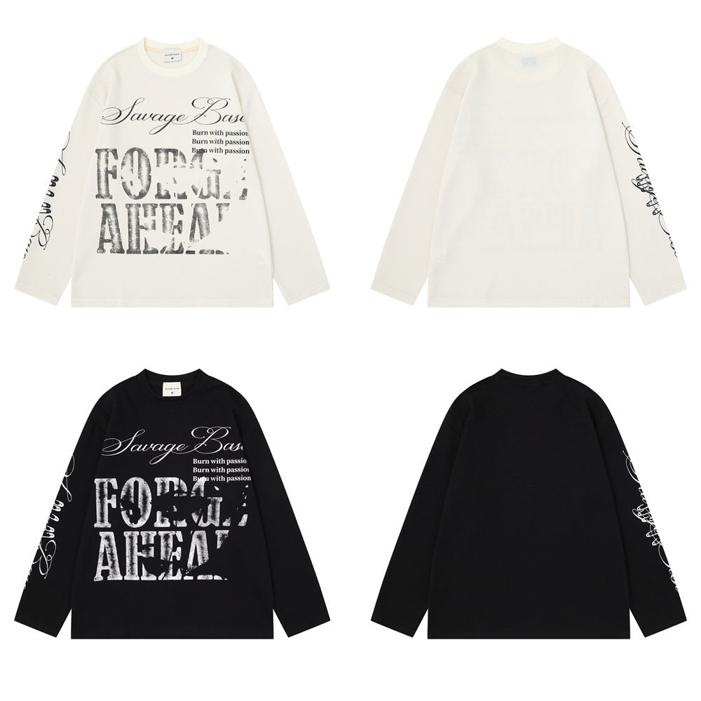 Herren-Langarmshirt aus Waffelstrick mit Used-Look-Blockbuchstabenprint „Forge Ahead“ in Schwarz und gebrochenem Weiß