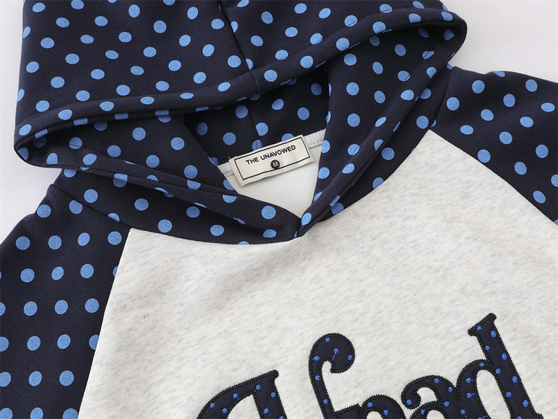Sweat à capuche raglan colorblock à pois avec écusson brodé à lettrage