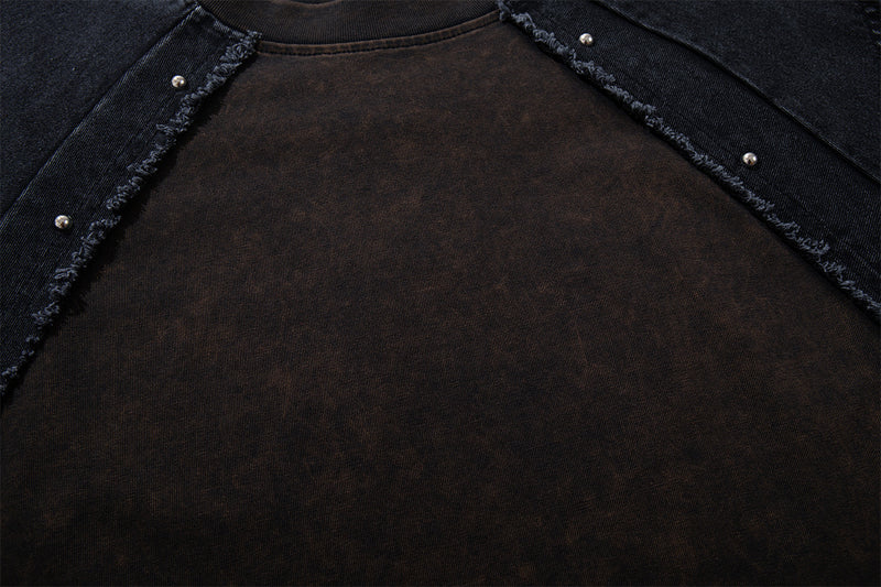 T-shirt patchwork raglan délavé à l’acide, coutures à bords bruts et détails rivetés