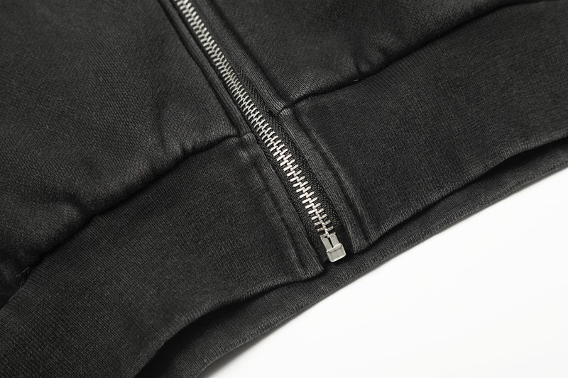 Hoodie noir zippé avec pointes métalliques et fini délavé — Streetwear heavy metal