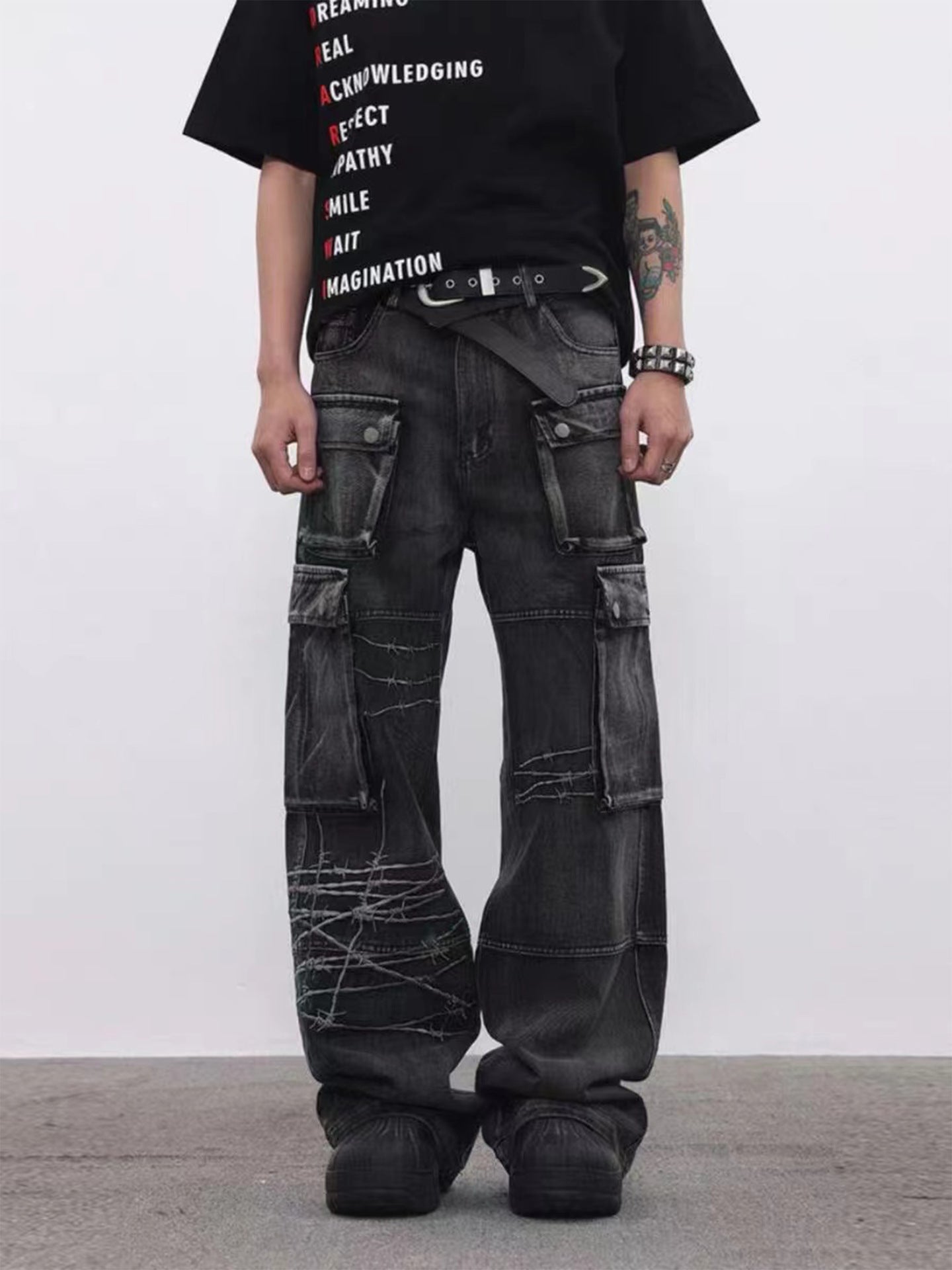 Baggy wide-leg cargo jeans with barbed wire embroidery and multi-pocket design in washed black denim