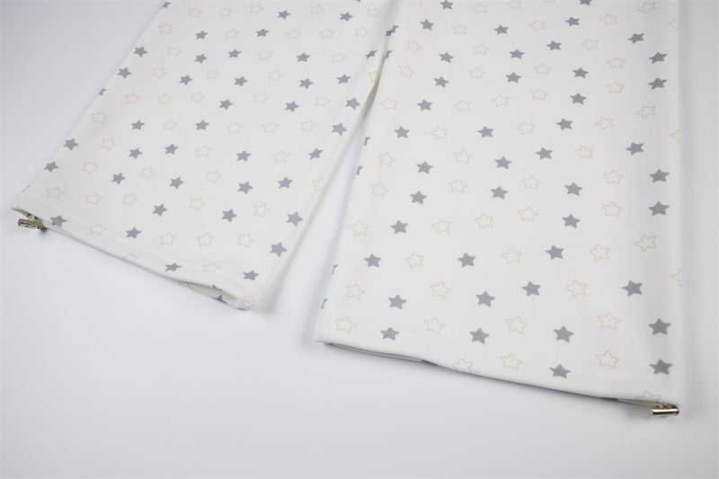Pantalon de survêtement à jambes larges, imprimé étoiles, avec ailes d’ange et broderie de lettres