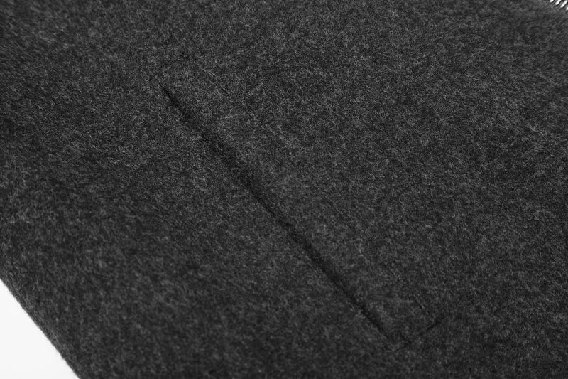 Chaqueta motera de mezcla de lana gris carbón con letras gráficas y cremallera asimétrica