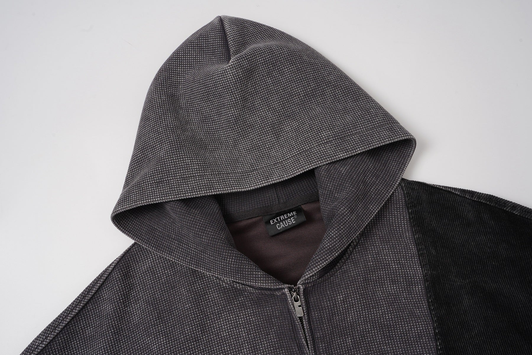 Sweat à capuche zippé quart de zip en maille gaufrée – Design bicolore déconstruit