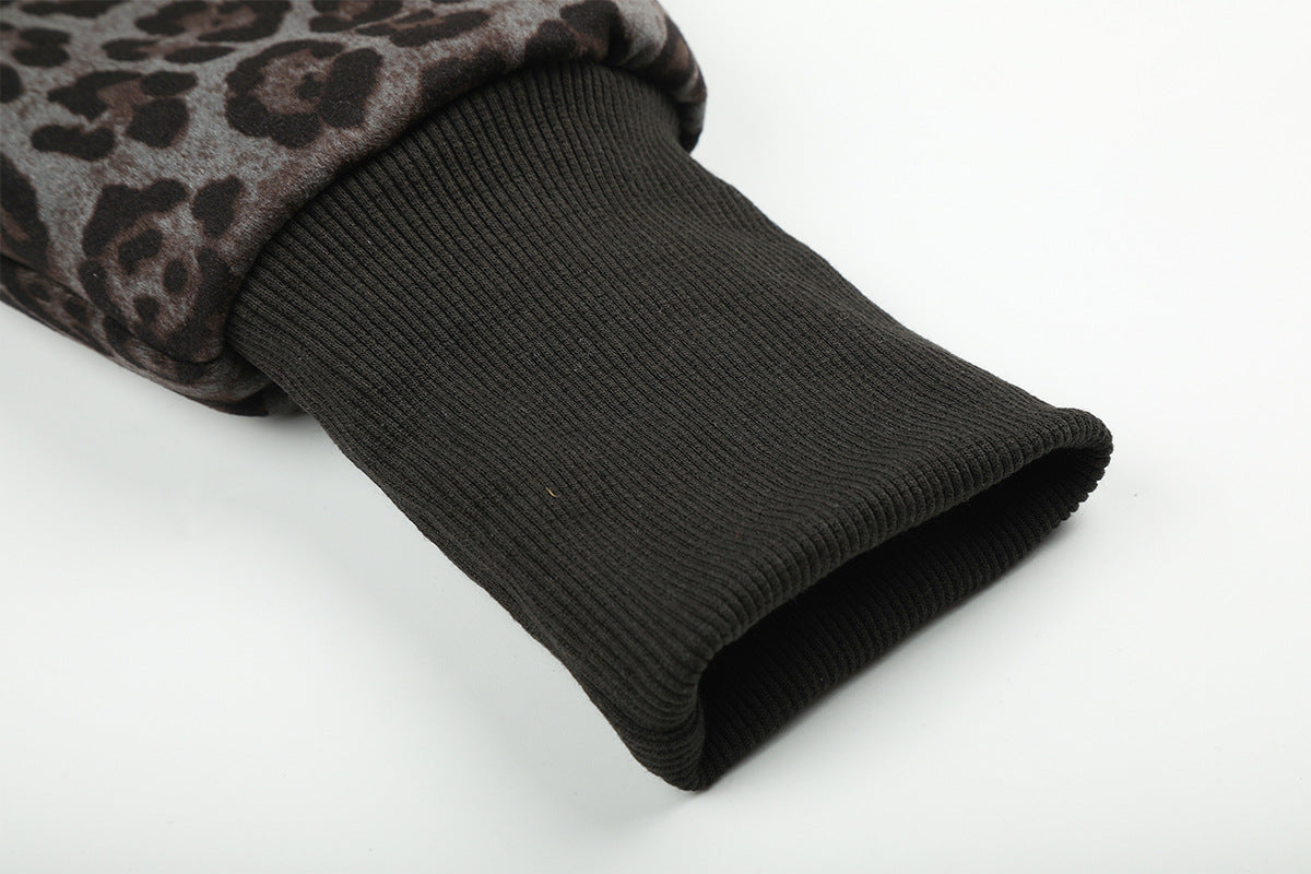 Veste à capuche courte zippée à imprimé léopard