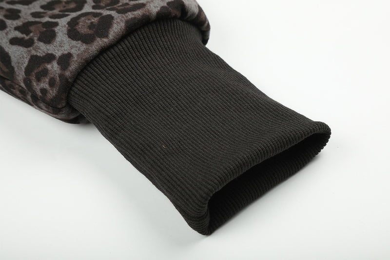 Veste à capuche courte zippée à imprimé léopard