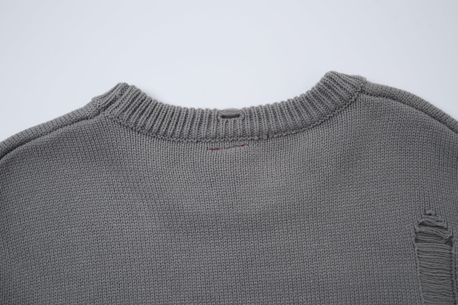 Pull col rond oversize en maille usée avec motif de lettres appliquées