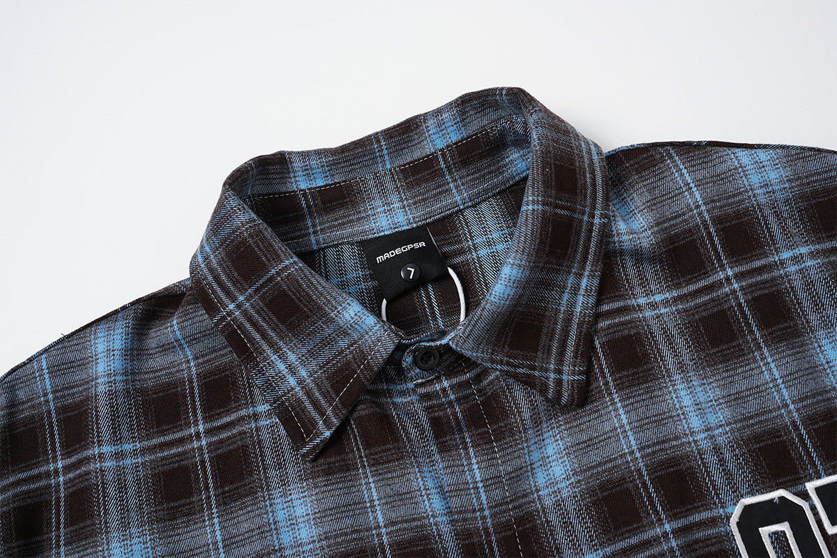 Kariertes Flanell-Overshirt mit Varsity-Emblem & Nummern-Grafik