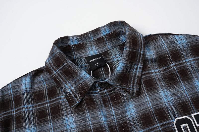 Kariertes Flanell-Overshirt mit Varsity-Emblem & Nummern-Grafik