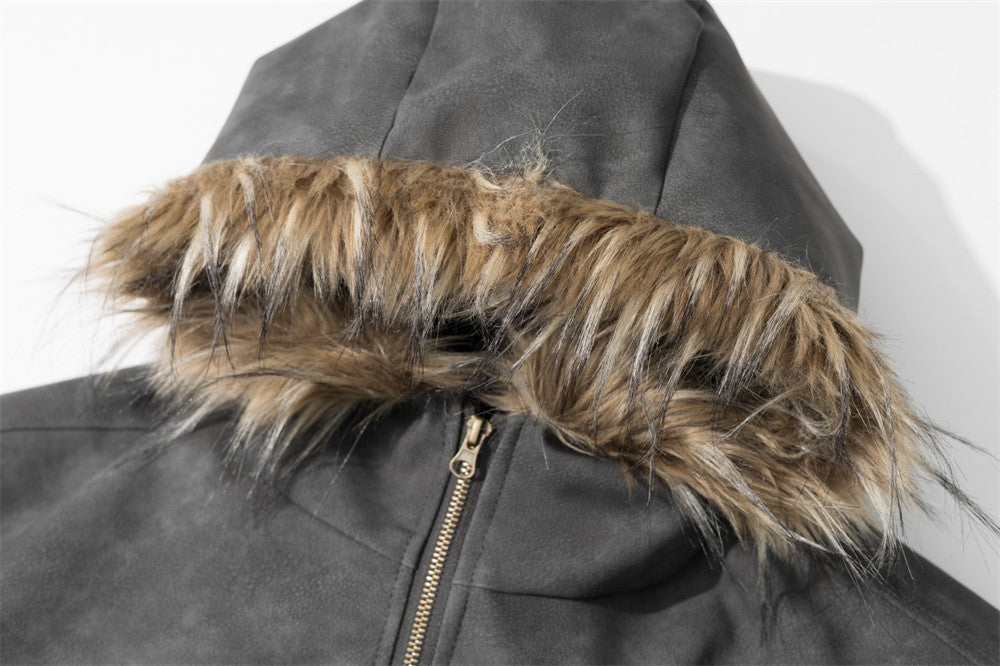 Chaqueta Bomber de Piel Sintética PU Desgastada con Capucha, Ribete de Pelo Sintético y Tachuelas Doradas