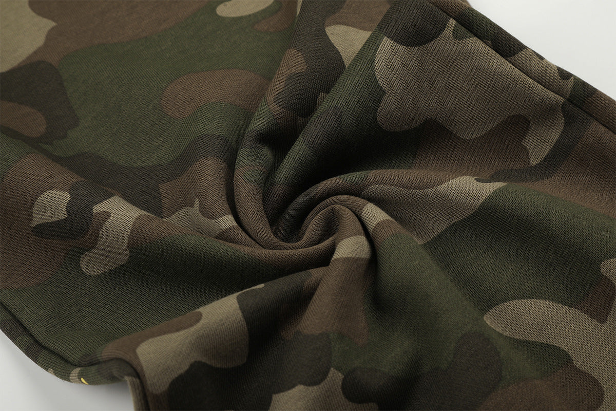 Camo-Wide-Leg-Jogginghose mit Graffiti-Schriftprint und Farbspritzern