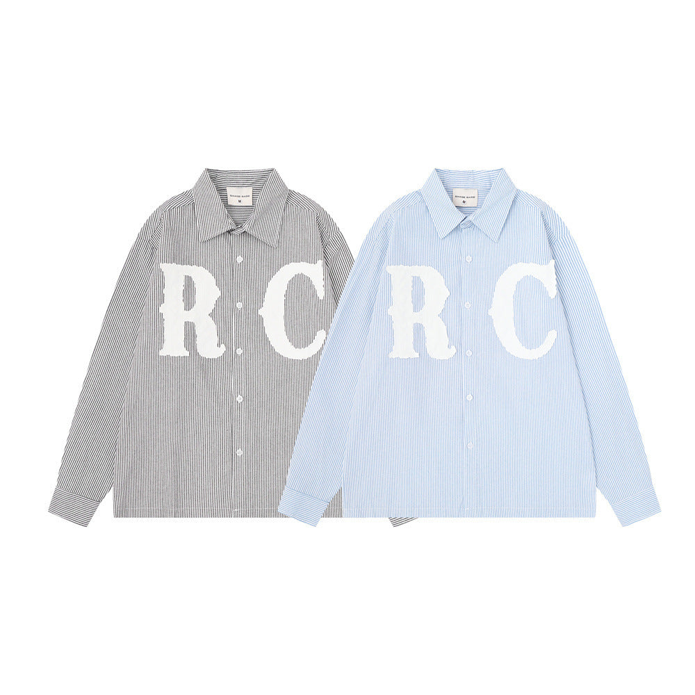 Gestreiftes Langarmhemd mit Button-down-Kragen und übergroßer R.C.-Buchstabenapplikation