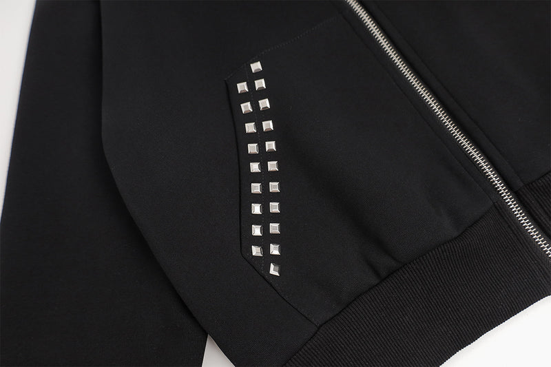 Sweat à capuche zippé court avec capuche cloutée et broderie croix