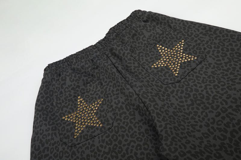 Pantalon de survêtement léopard à jambes larges avec étoiles dorées cloutées